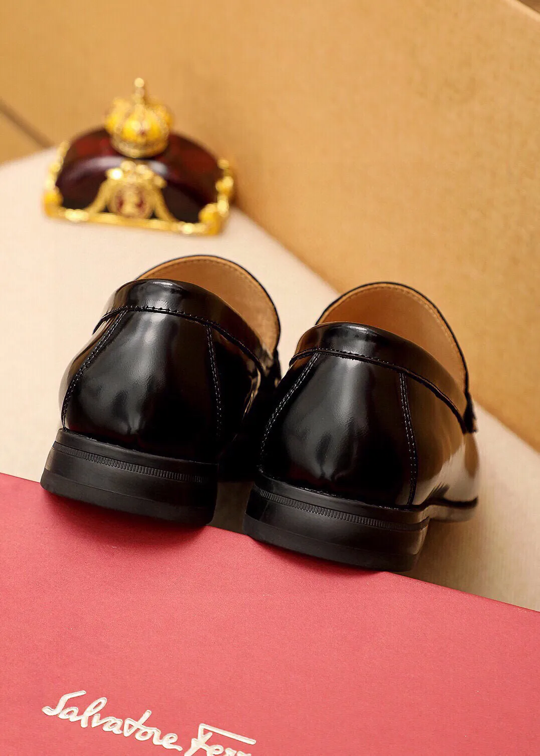 Men's shoes 💰480 💐 Product trademark: Ferragamo "Ferragamo" casual leather shoes Regular size: 38-44 (45🉑️customized) Product materials: Selected imported first-layer open-edge beaded cowhide leather upper + luxury hardware buckle, imported water-dyed cowhide leather lining. Strong three-dimensional visual effect, original outsole color: 3⃣️seed leather materials available